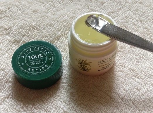 Biotique Bio Sea Weed Revitalizing Anti Fatigue Eye Gel Review
